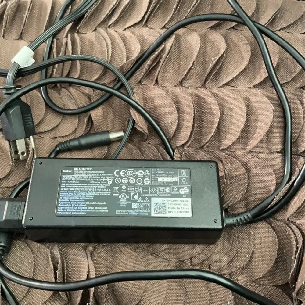 Dell ac 90w adapter/charger in great condition.