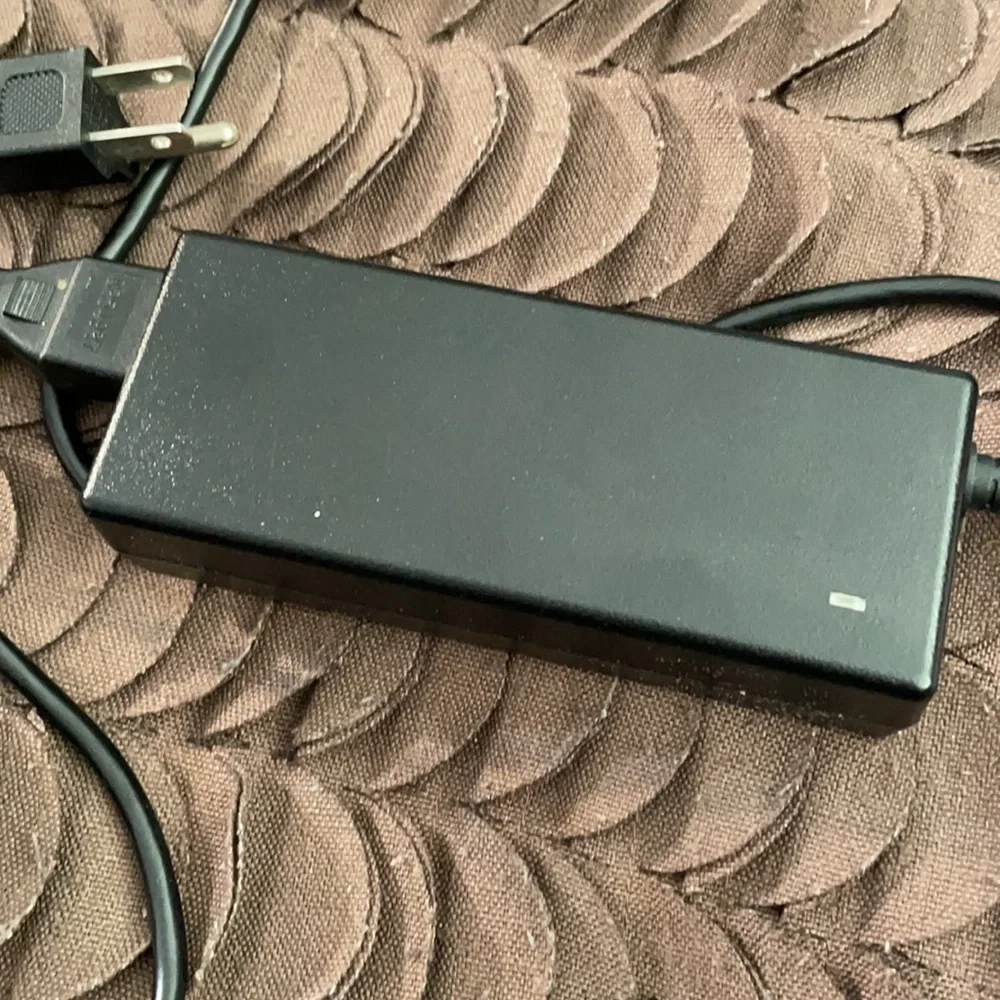 Dell ac 90w adapter/charger in great condition See pics for specs.