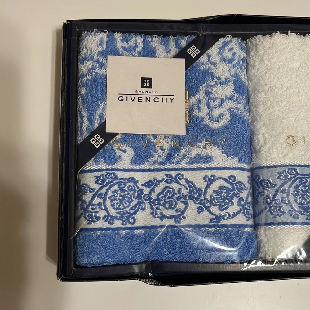Givenchy authentic face