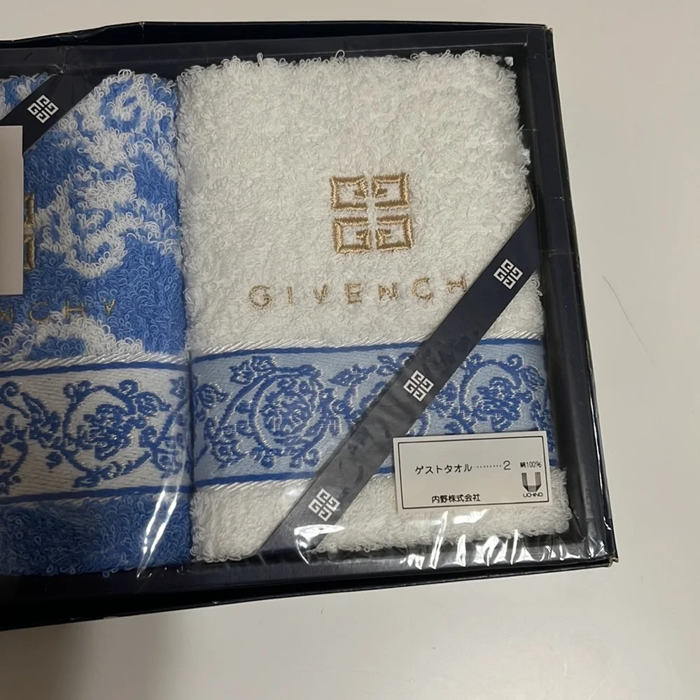 Givenchy authentic face