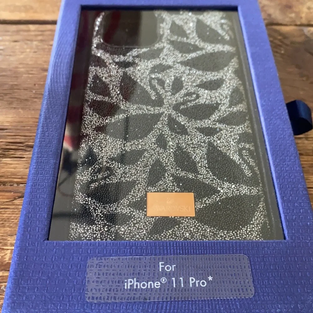 Swarovski swanflower smartphone
