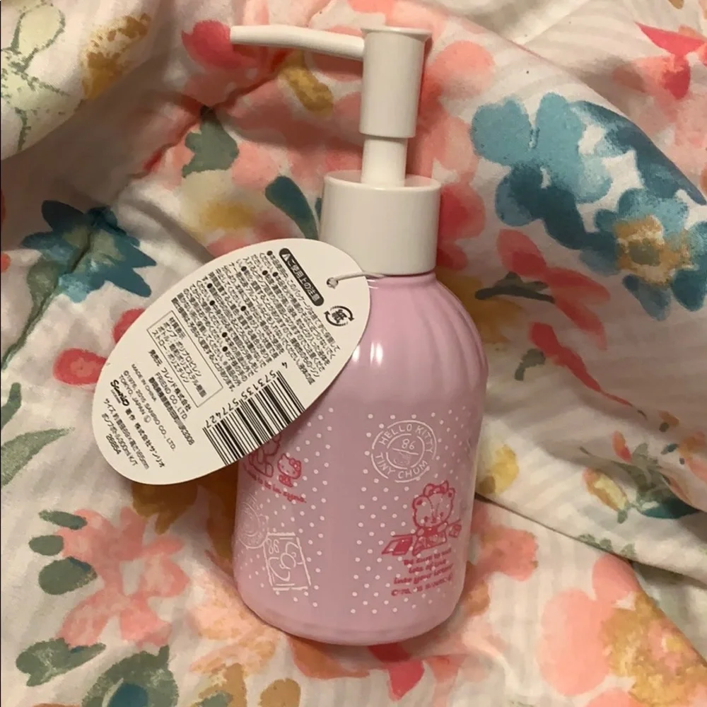 Hello Kitty plastic pump bottle refillable Japan