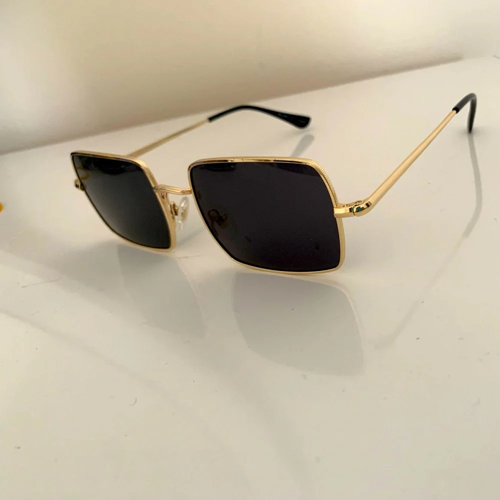 N/A metallic sunglasses