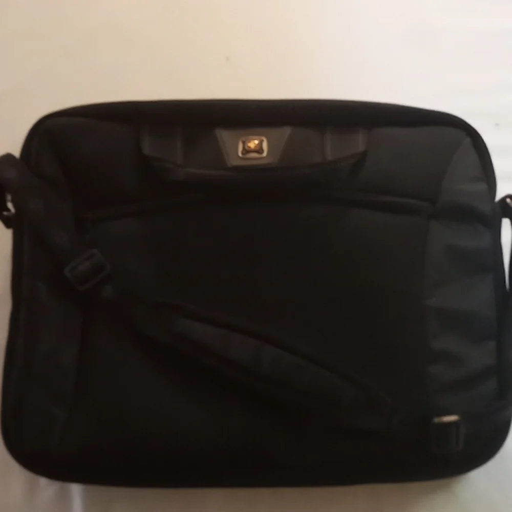 Swissgear Black SHERPA 16