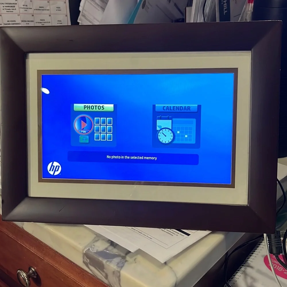Like new no box HP digital photo frame model #df1010v1 10.1” digital frame