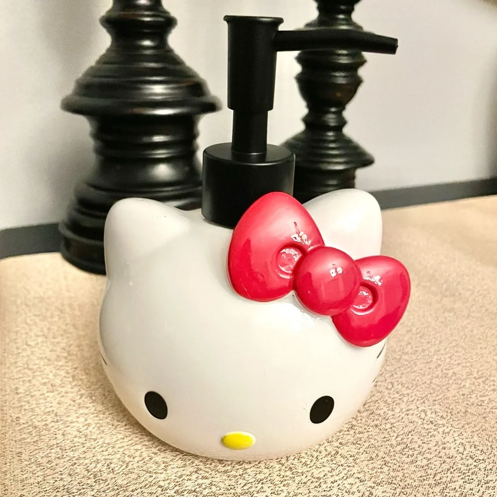 New Sanrio HELLO KITTY Ceramic Soap Dispenser Pump