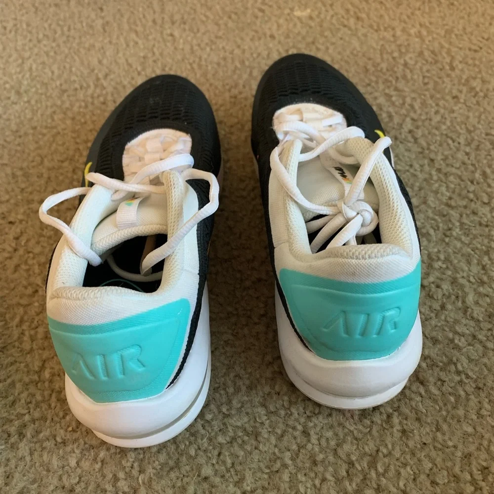 Nike Air Max Advantage 2 Athletic Shoes for Women