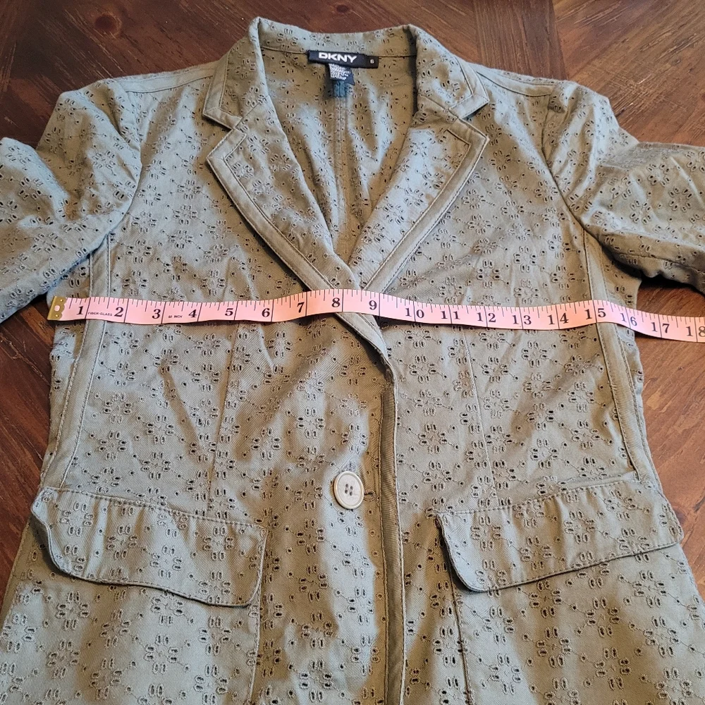 DKNY EMBROIDERED EYELET JACKET | DKNY BLAZER | DKNY JACKET | OLIVE GREEN | EUC