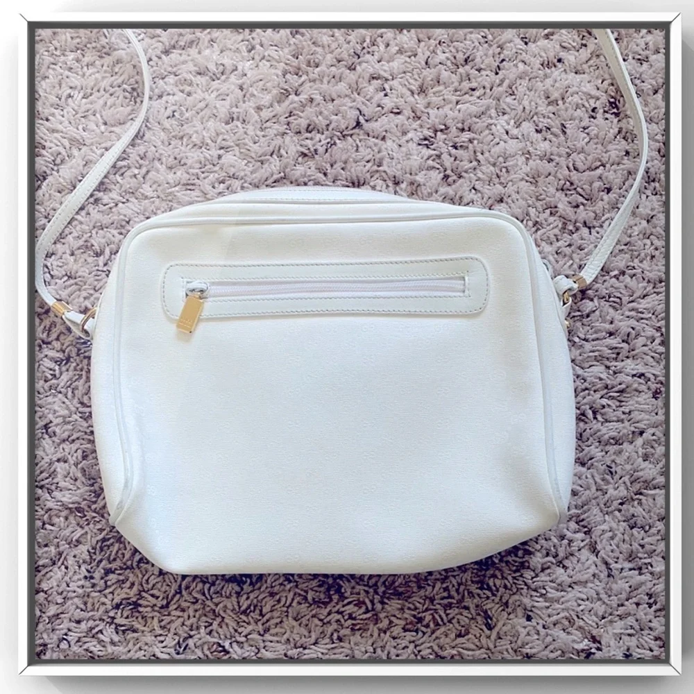 🎉HP 10/30🎉 Authentic Gucci Vintage Crossbody bag, *RARE* ALL White