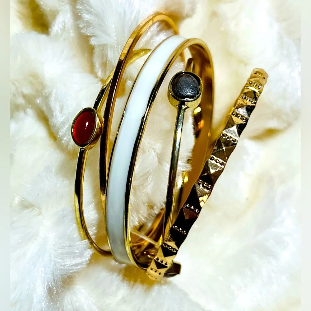 New set 5 bangles goldtone