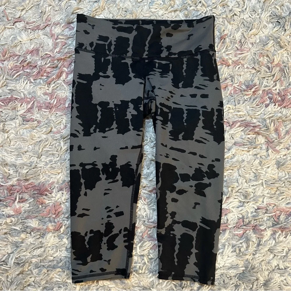 Alo yoga patterned cropped leggings XS