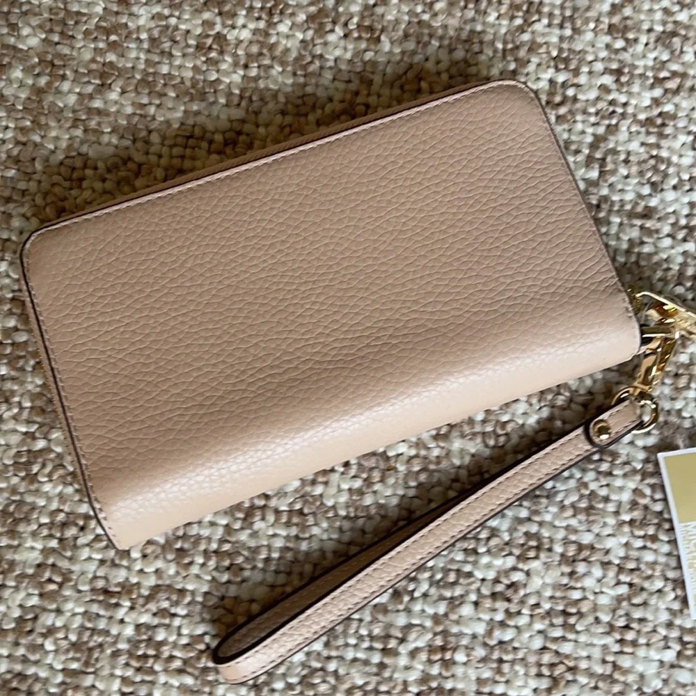 Michael Kors slots silver material