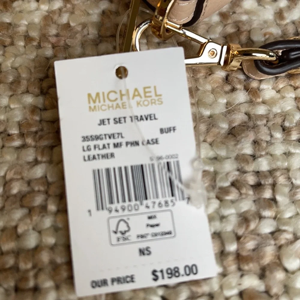 Michael Kors travel multifunctional