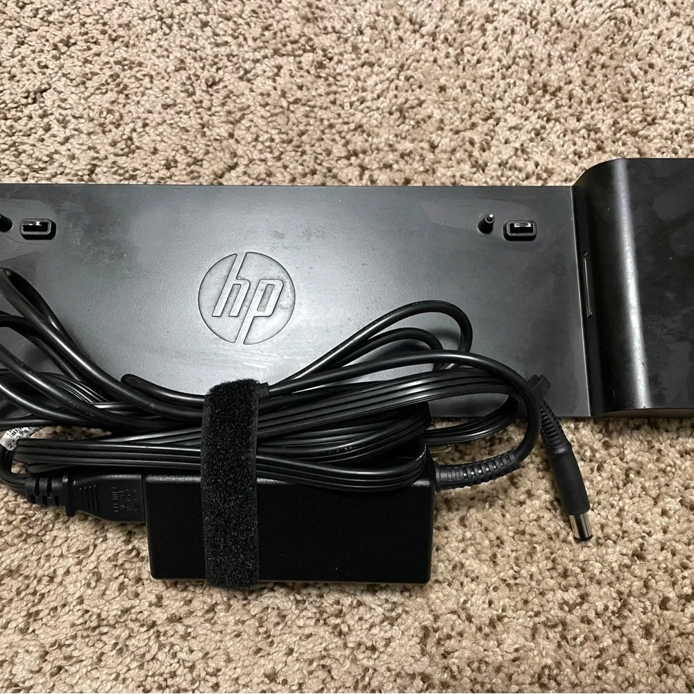 HP 2013 ultraslim docking station to charge laptop battery - black