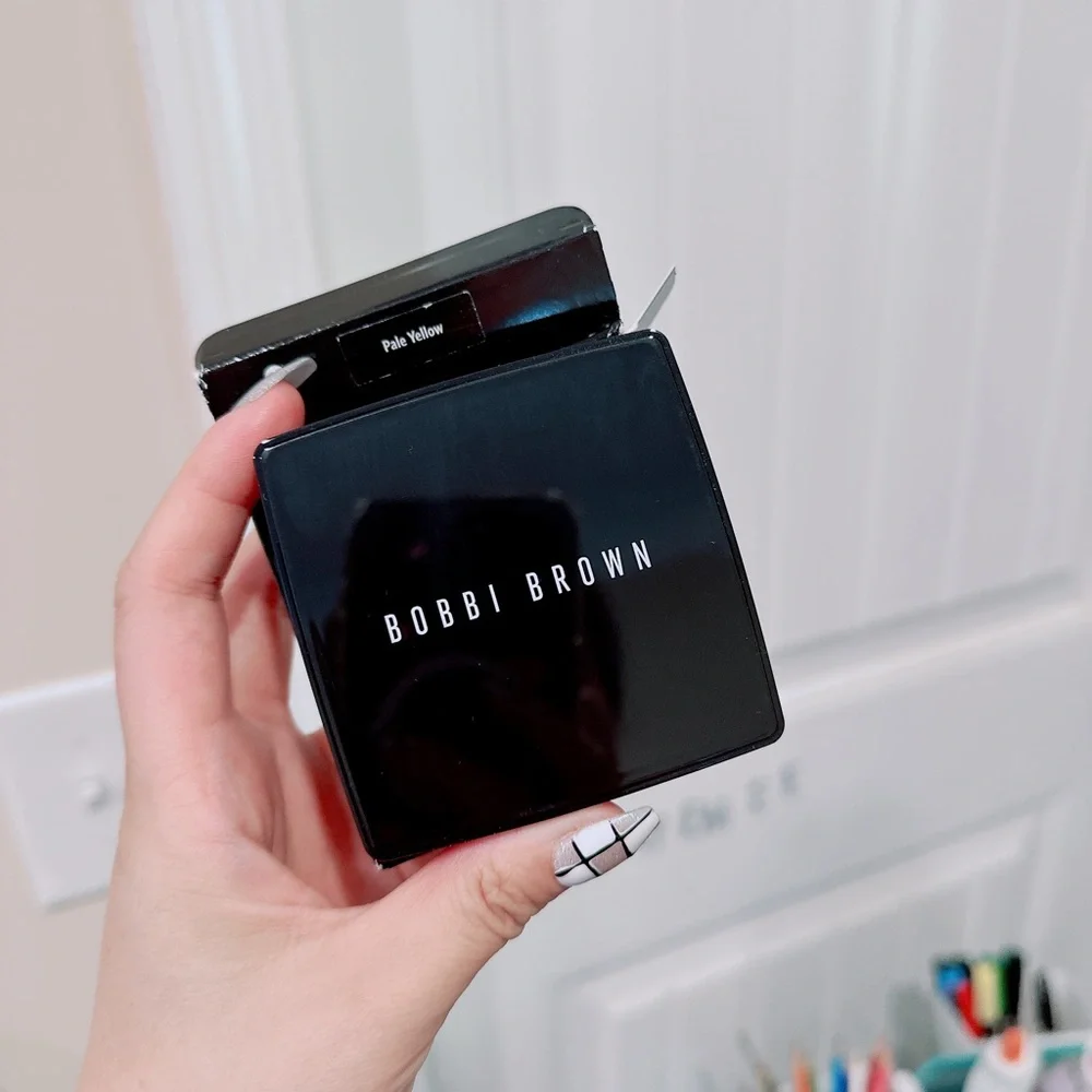 bobbi brown sheer finish pressed powder pale yellow/NWB