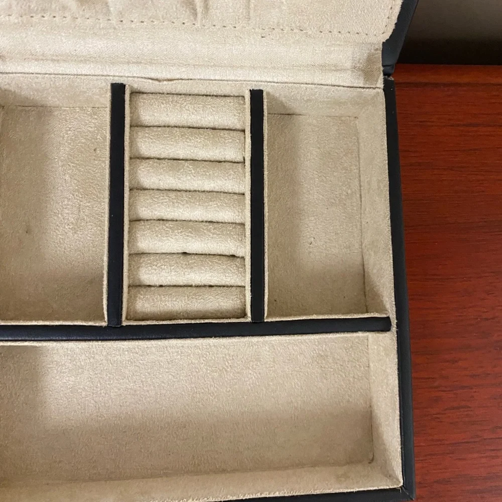 Compact leather lined jewelry box