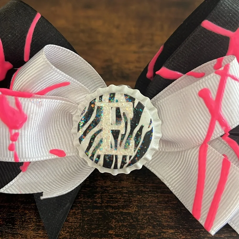 N/A white pink bow