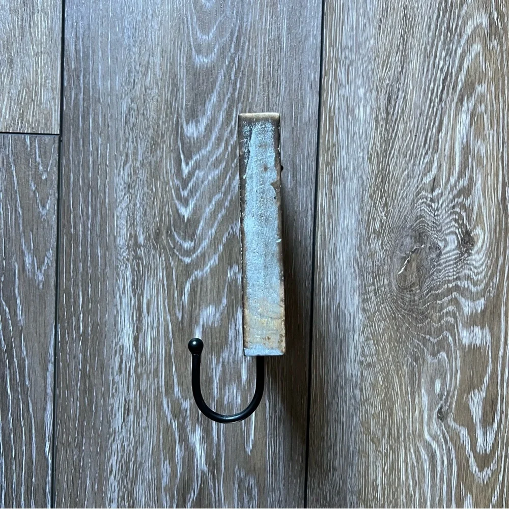 unbranded elephant wall