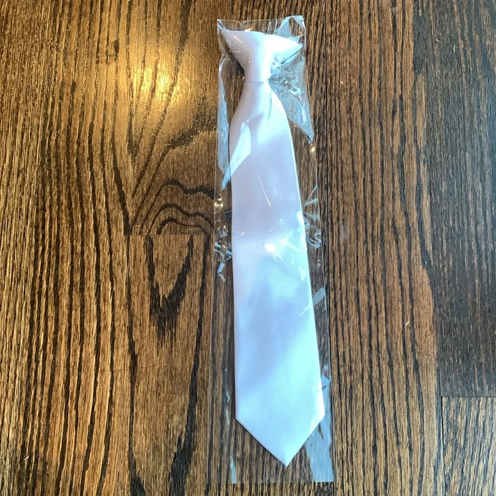 Boys white clip on tie.