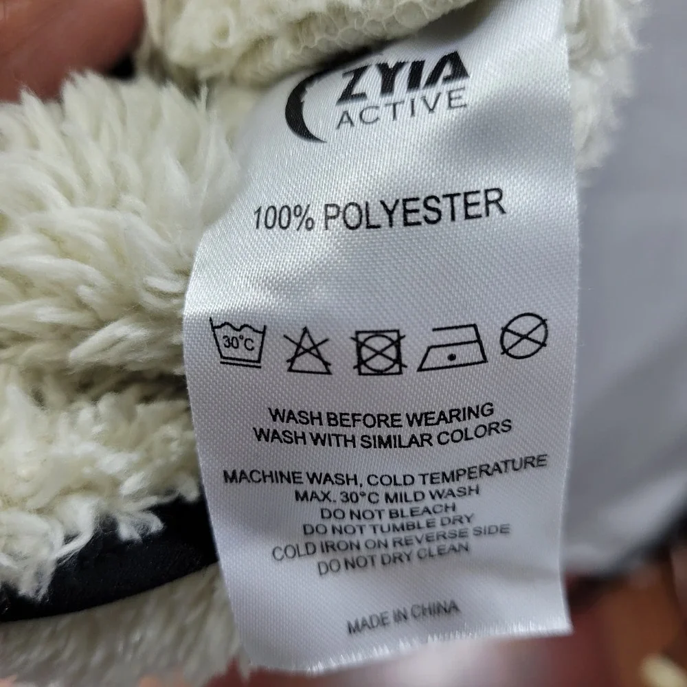 ZYIA cream zip