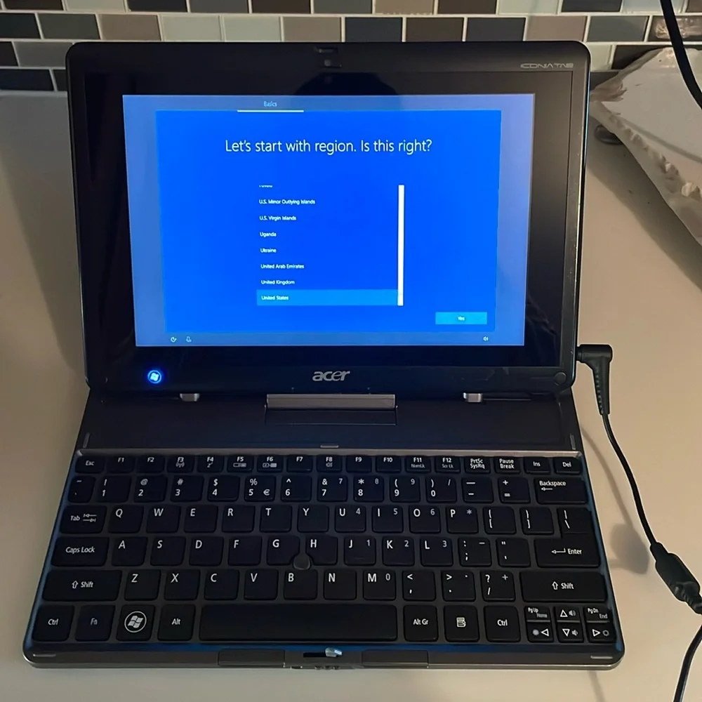 Used Acer Iconia Tab W500 BZ467 with keyboard