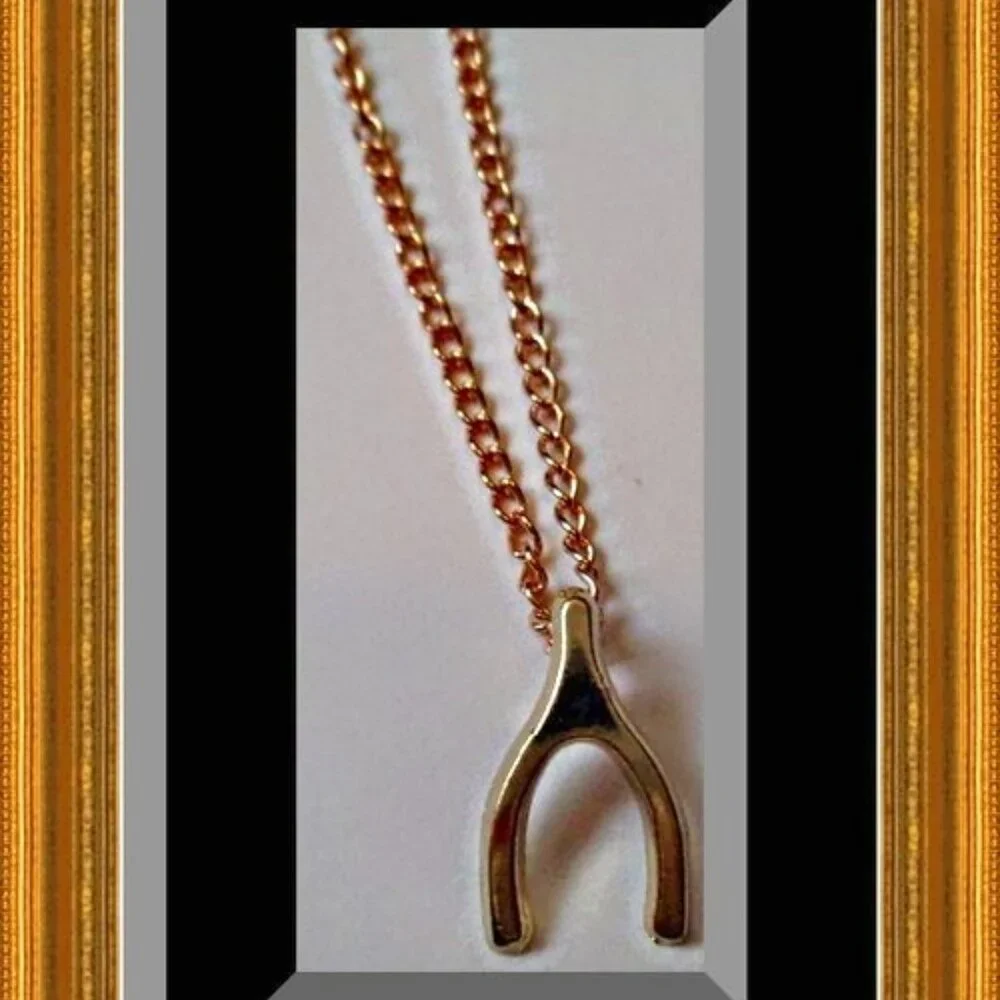 Gold Tone Wish Bone Design Necklace Good Luck Style Unisex