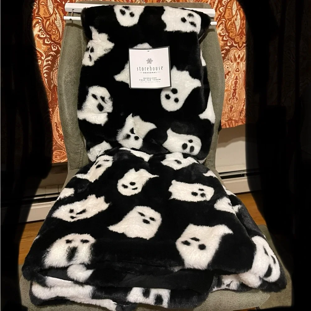 Halloween Storehouse Faux Fur Ghost Throw Blanket