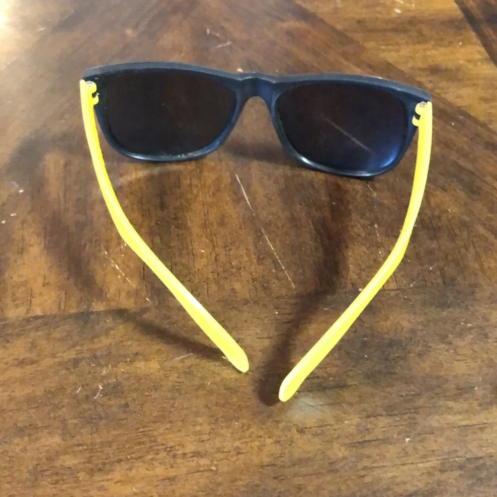 Kids Sunglasses in good used condition