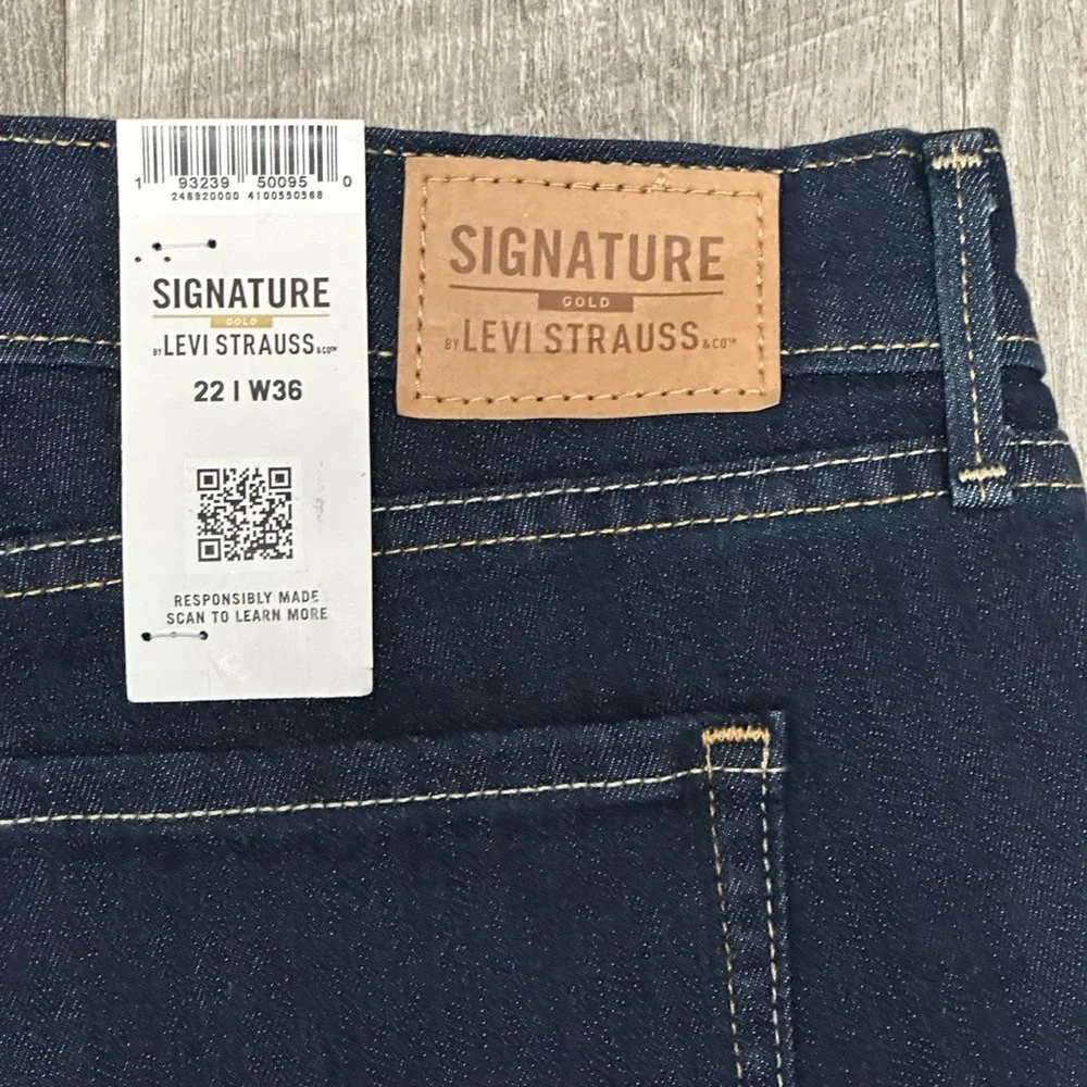 Women’s Levi’s 22 W36 XXL Navy Blue Denim Jeans Shorts Bermuda Rolled Stretch