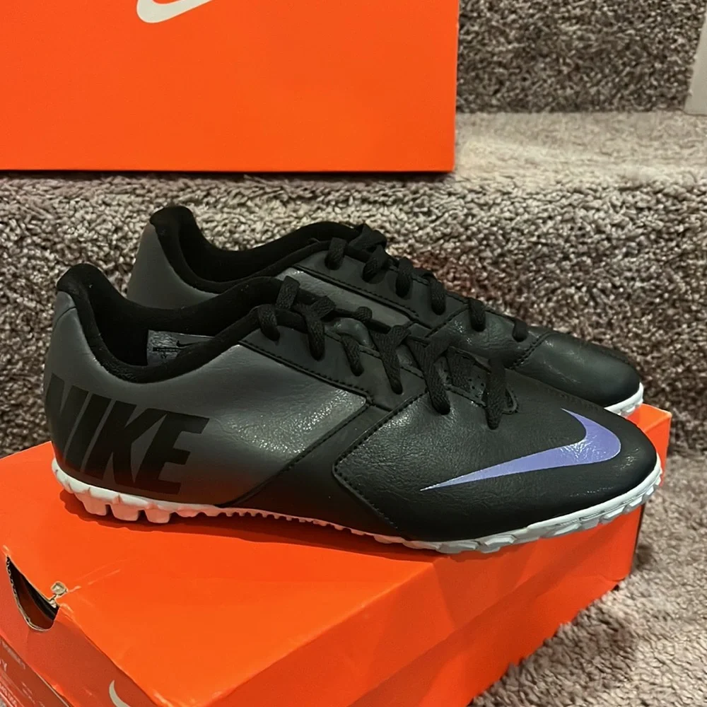 Nike Bomba Jr II Soccer Cleats Indoor shoes new 580443 050 Youth Big Boy 4.5 Y