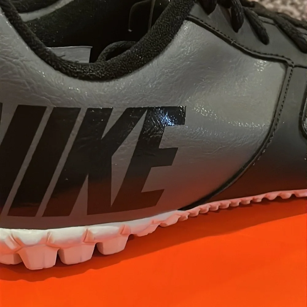Nike Bomba Jr II Soccer Cleats Indoor shoes new 580443 050 Youth Big Boy 4.5 Y