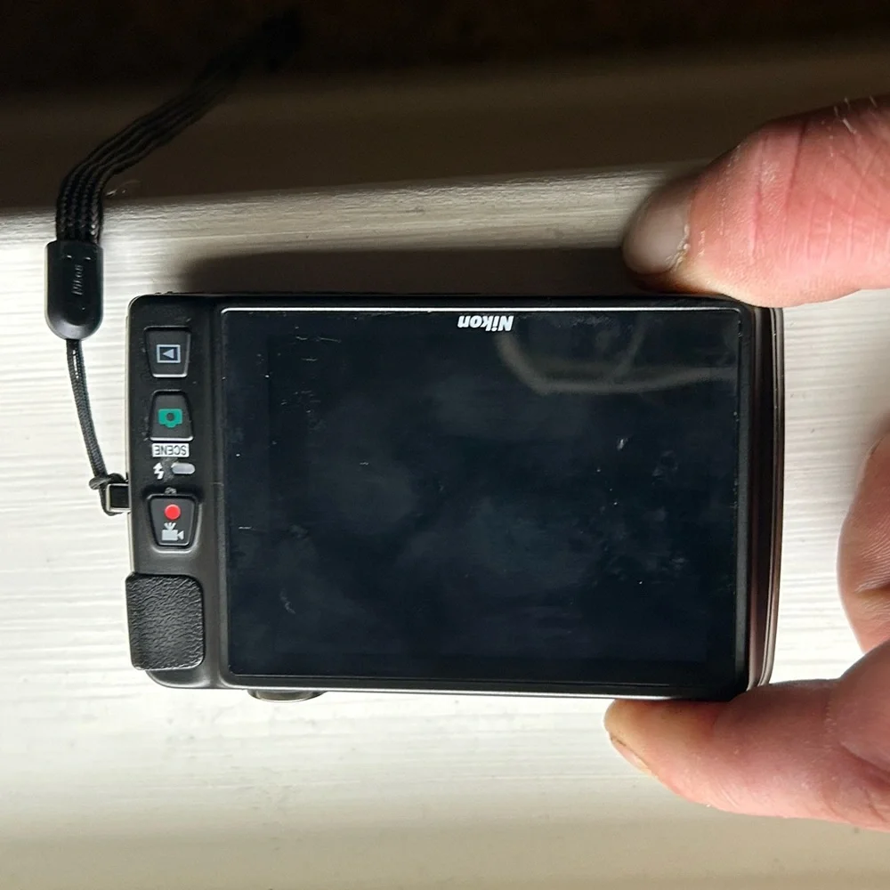 Nikon have touchscreen