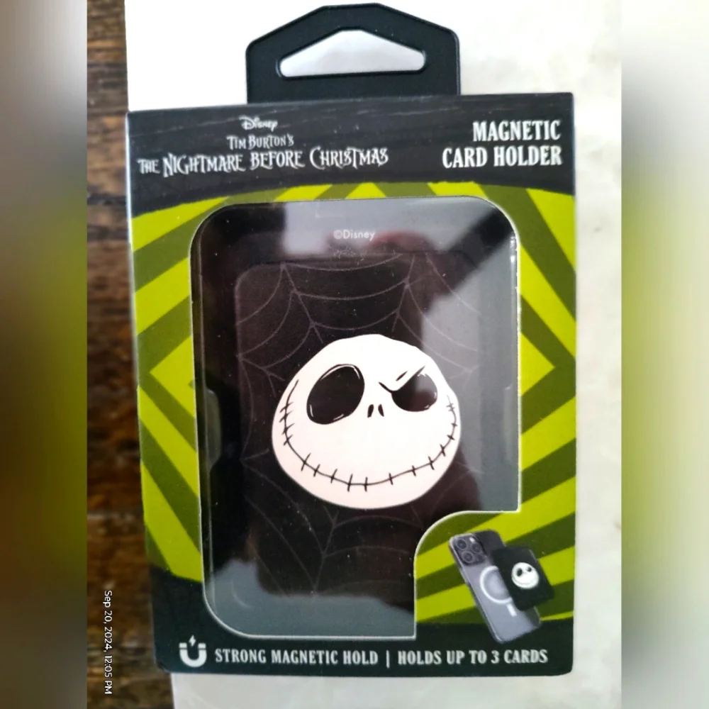 Magnetic card holder