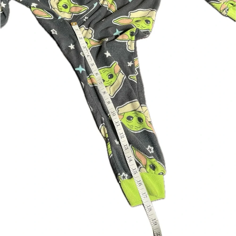 Star Wars Mandalorian Yoda Size 4/5 onesie hood green