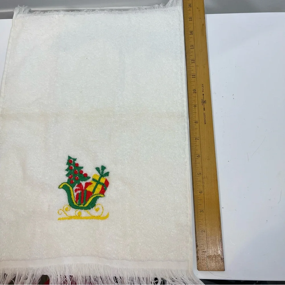 Vintage Bucilla Christmas fingertip towels bathroom hand towels red bells sleigh
