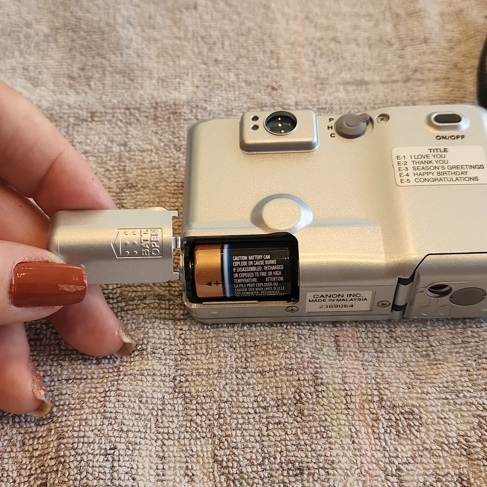 Canon selling camera