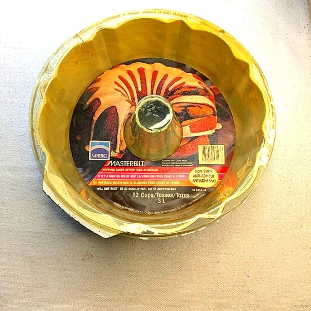 Vintage Nortic Ware Yellow Bundt Cake Pan NWOT Retro Heavy 10