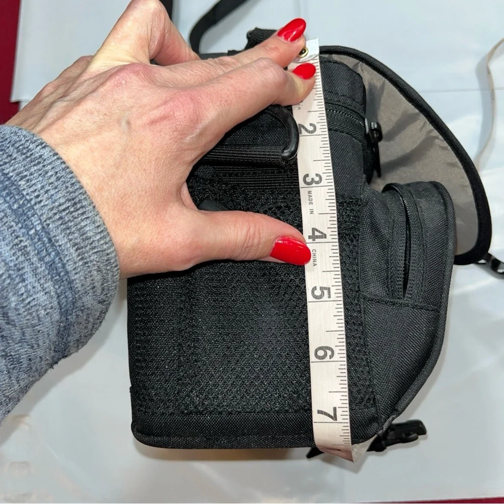 Lowepro EX 140 Black nylon Canvas Camera Soft Bag Shoulder Strap carry case 8x7”