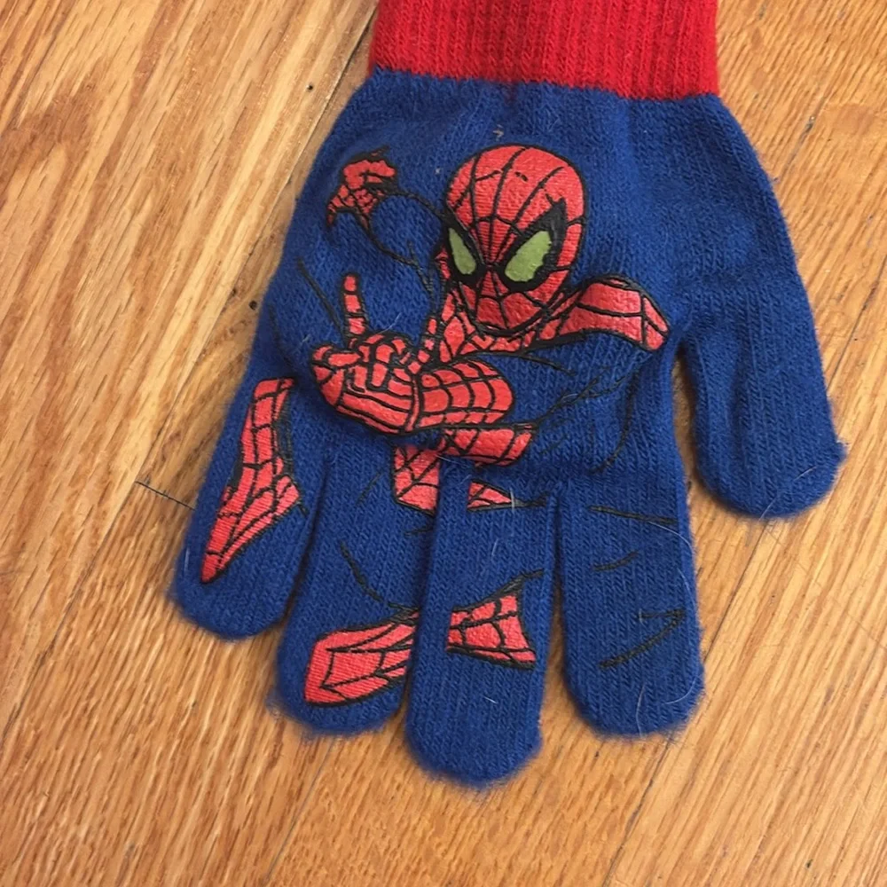Red and Blue Spiderman Gloves (One Size)