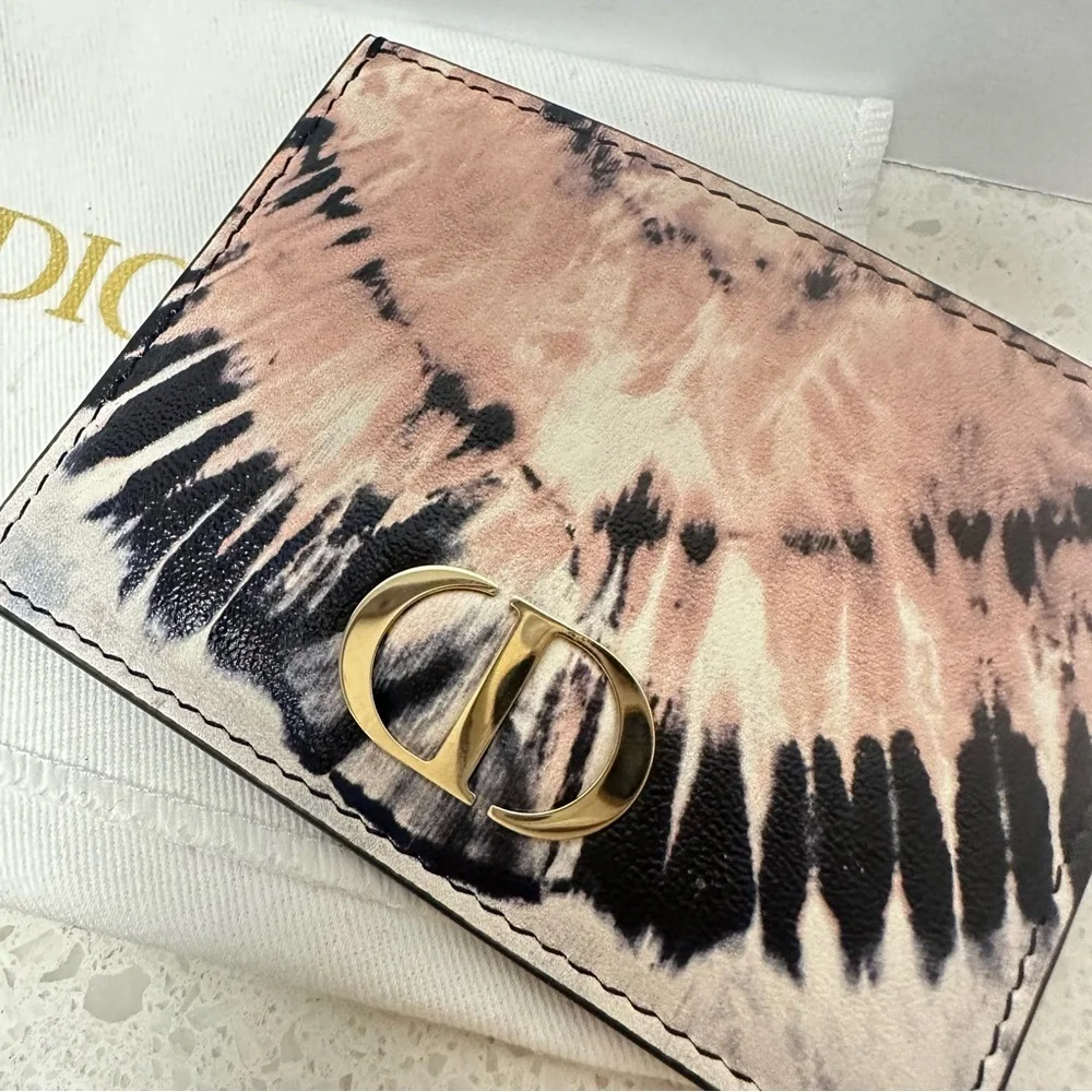 Dior dust used