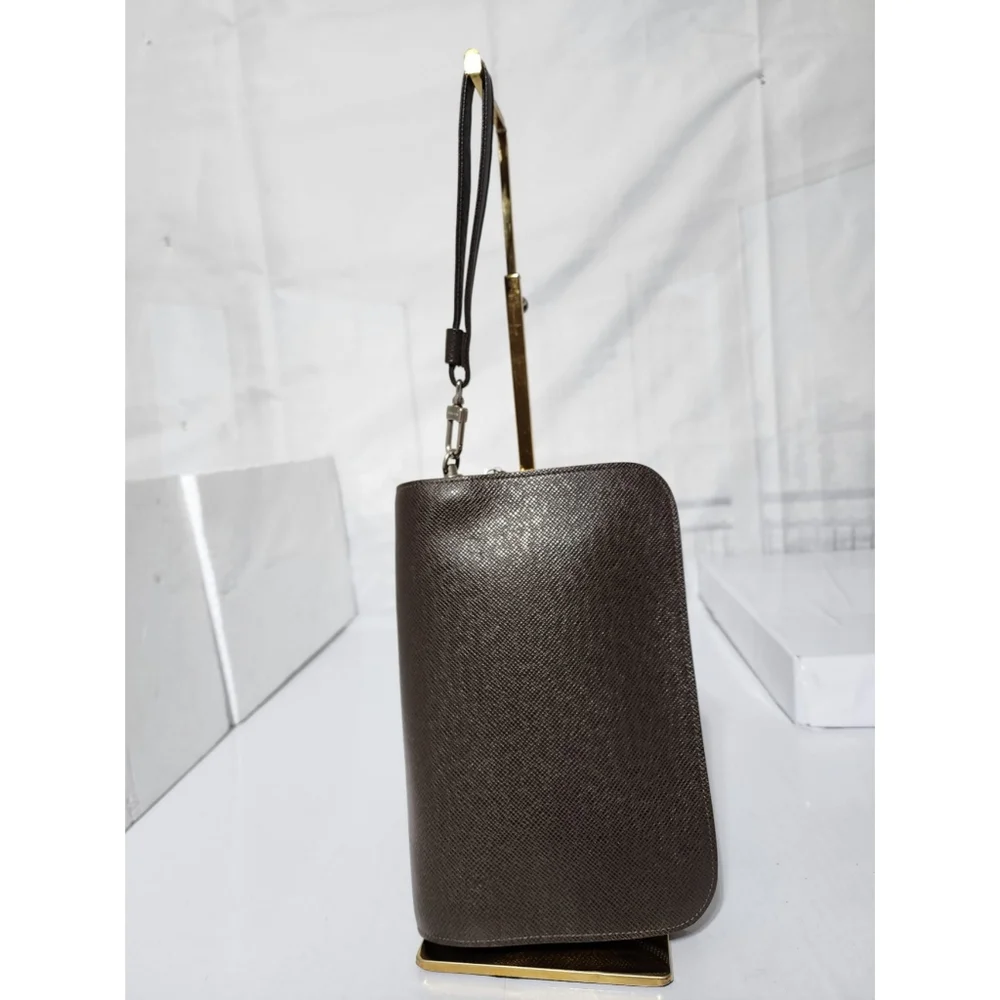 Louis Vuitton moca can