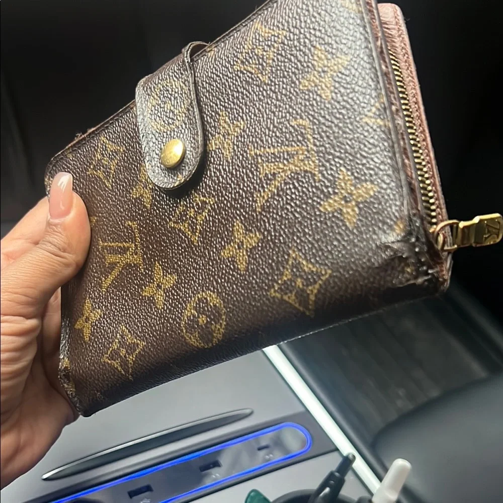 Louis Vuitton secure pre stylish