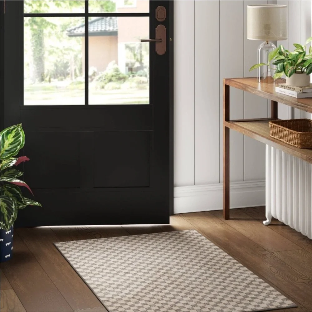 THRESHOLD NWT washable checkerboard plush accent rug -gray/cream -2’6”x4’