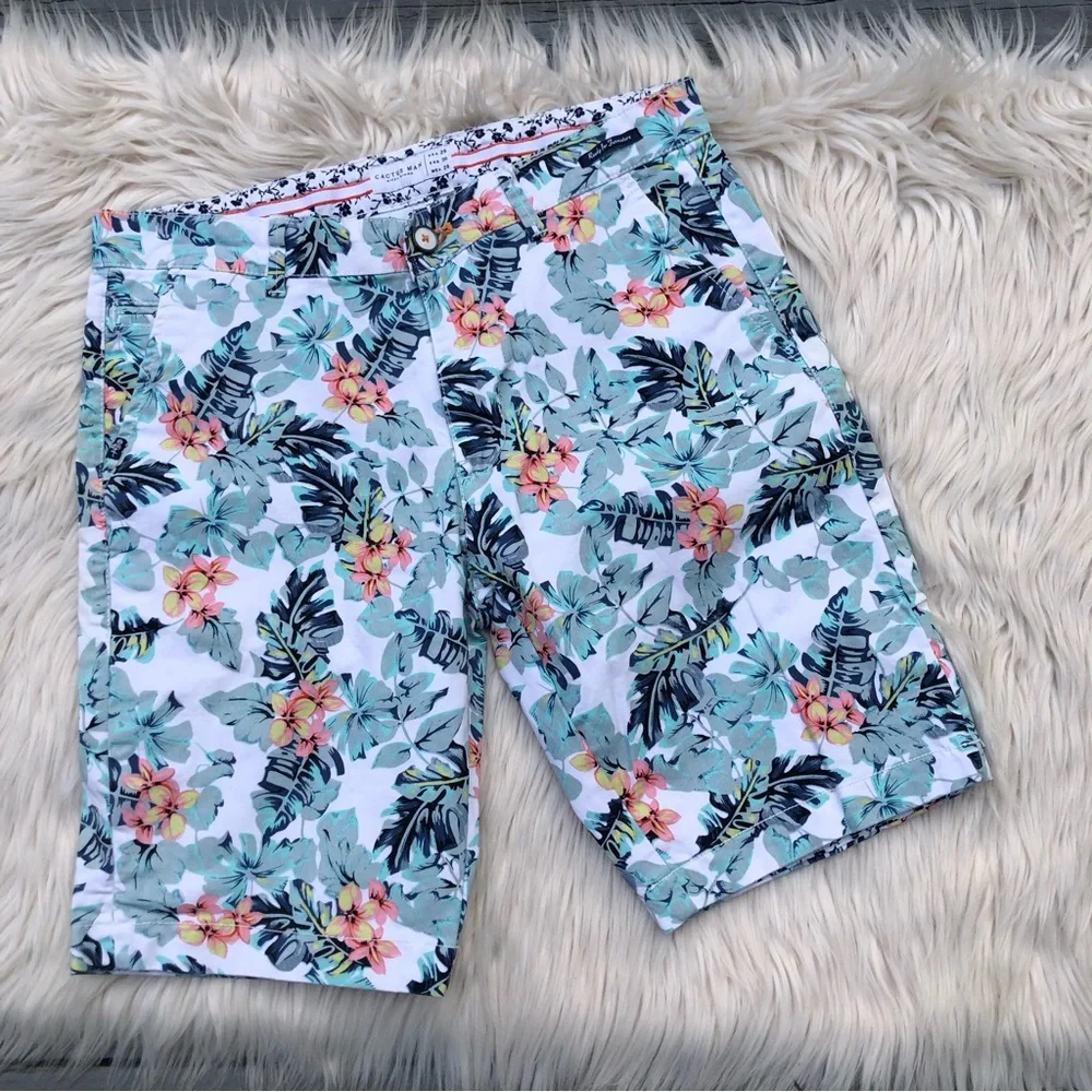 Cactus Man Hibiscus Floral Hawaiian 5-pocket Shorts, size 29