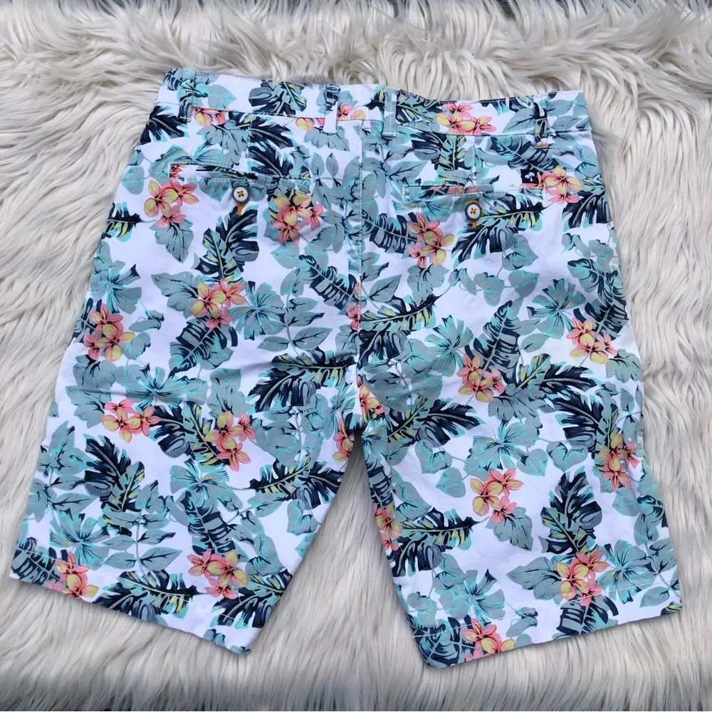 Cactus Man Hibiscus Floral Hawaiian 5-pocket Shorts, size 29