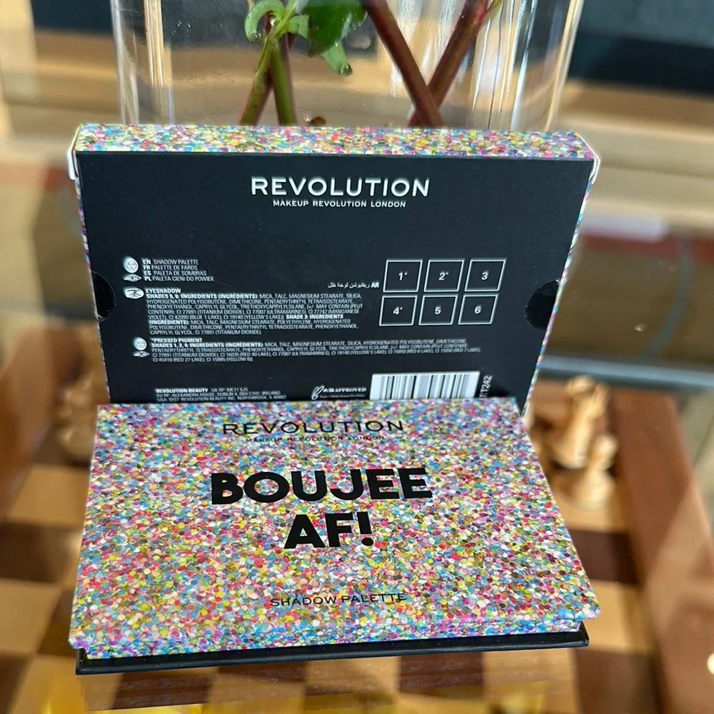 Revolution perfect eyeshadow palette