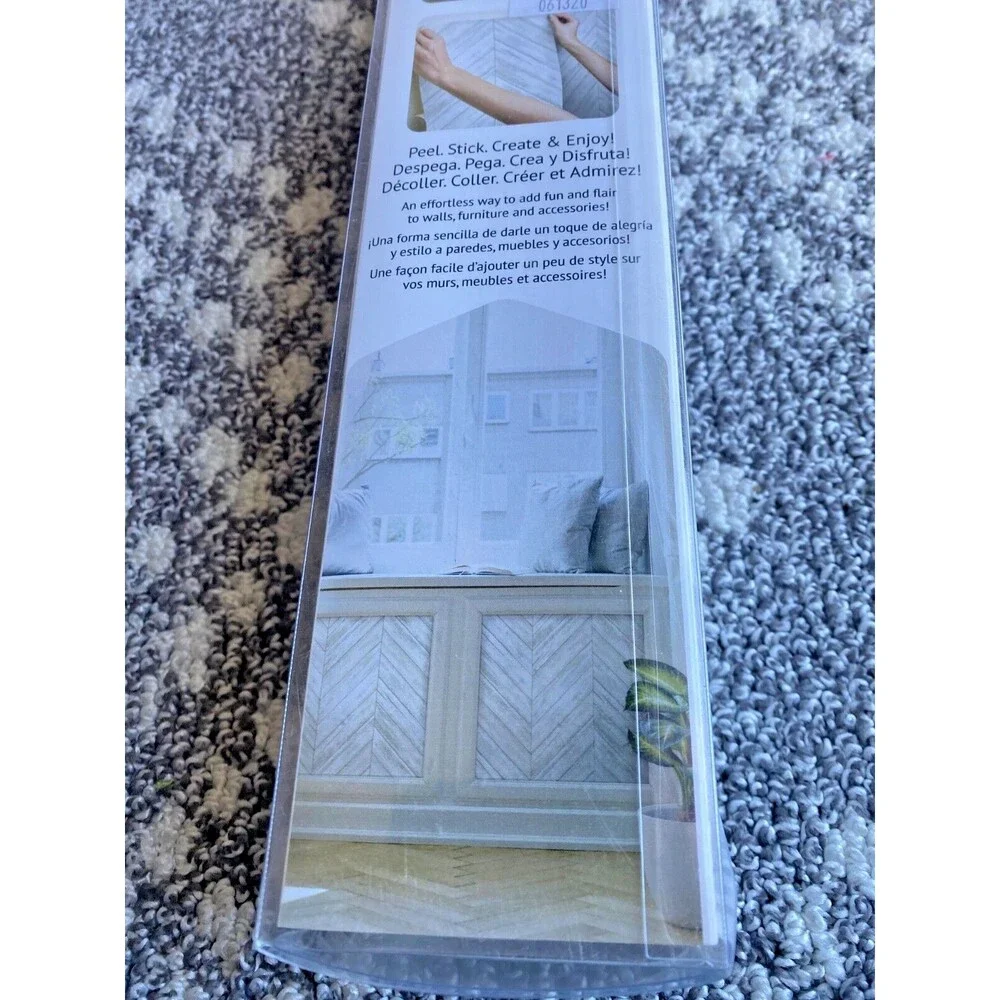 RoomMates peel stick