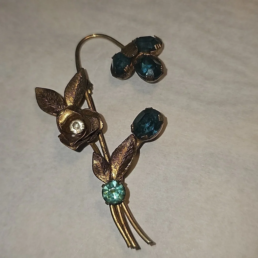Vintage Coro Brooch with gem stones