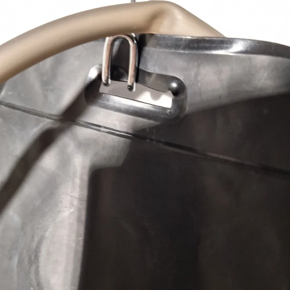 Vibedration hydration bladder