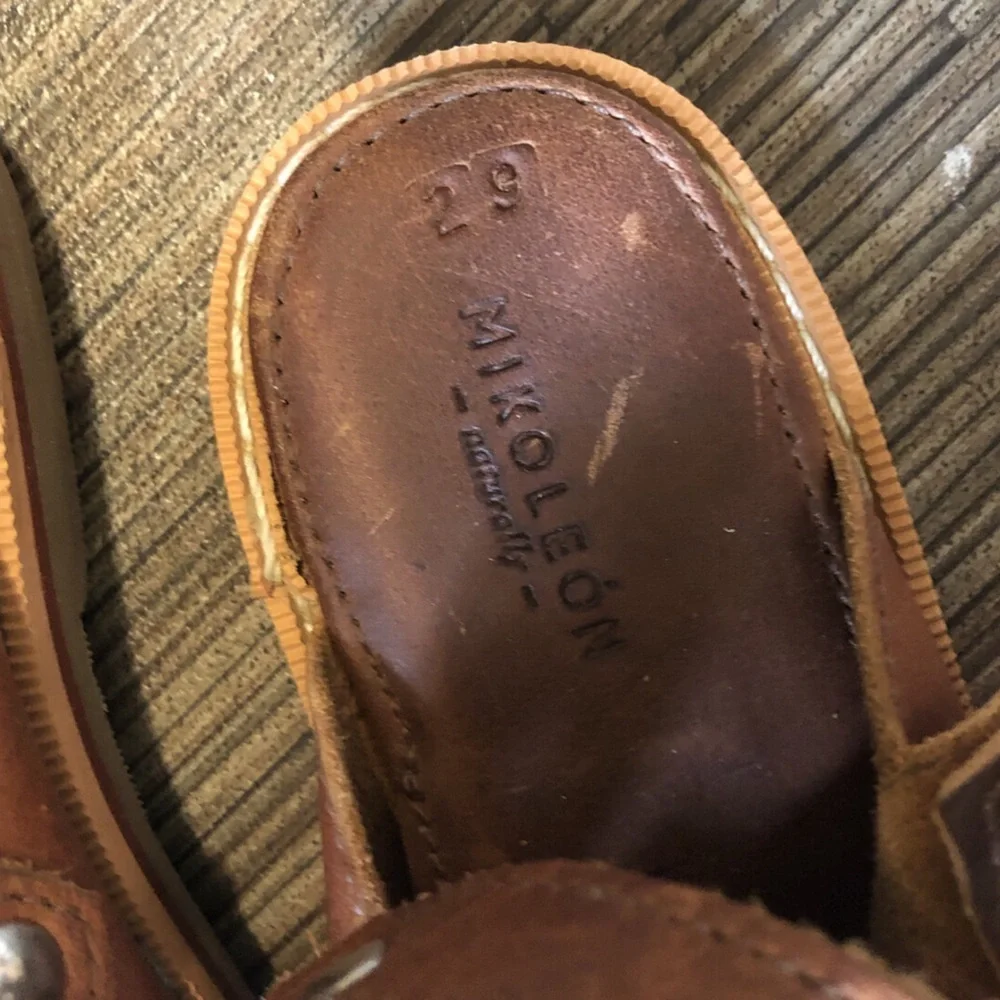 Mikoleon explorer sandals